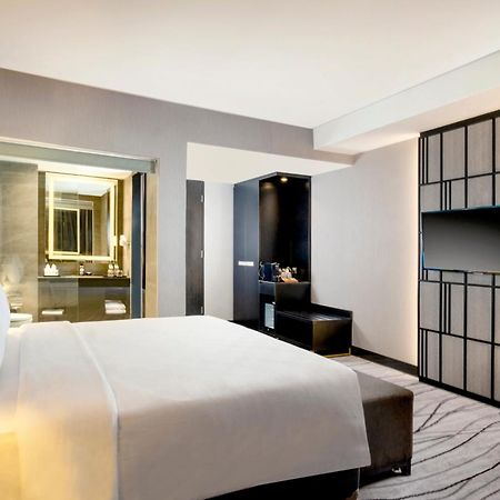 Grand Swiss-Belhotel Darmo Surabaya Exteriör bild