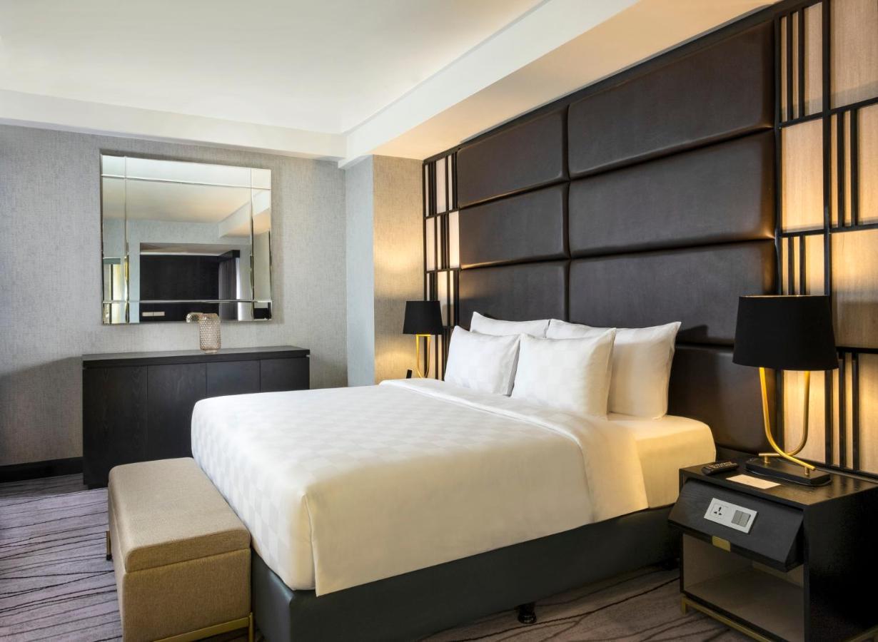 Grand Swiss-Belhotel Darmo Surabaya Exteriör bild