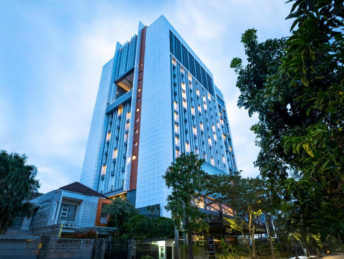 Grand Swiss-Belhotel Darmo Surabaya Exteriör bild